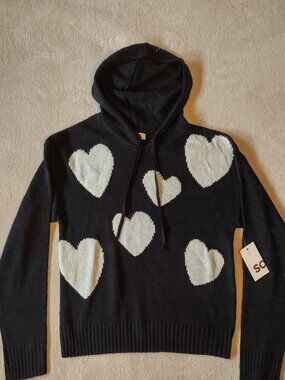 SO Hooded Sweater Heart Print Black White Knit Hoodie Women’s Medium NWT